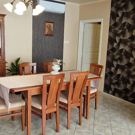 Tamasi Apartment *